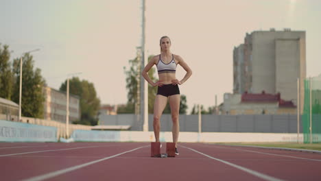 Female-athlete-starting-her-sprint-on-a-running-track.-Runner-taking-off-from-the-starting-blocks-on-running-track.-Young-woman-athlete-start-running-from-block.-Slow-motion